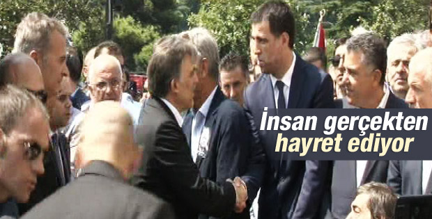Abdullah Gül ile Hakan Şükür cenaze töreninde bir araya geldi İZLE