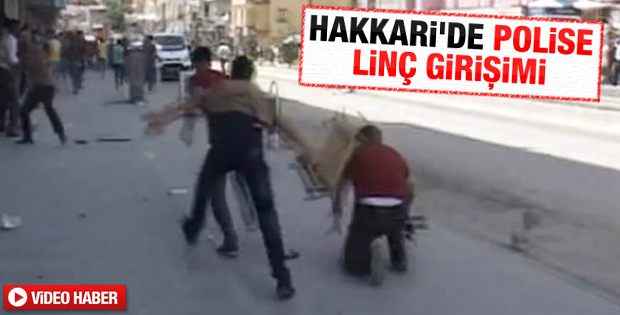 Hakkari'de polise kasayla saldırdılar