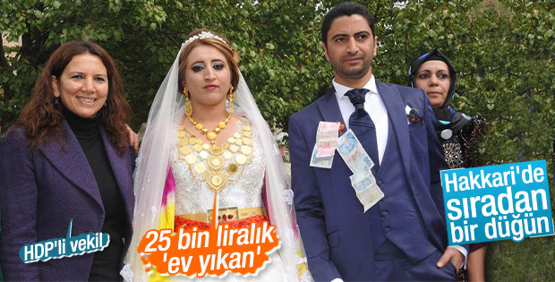 Hakkarili gelinlerin vazgeçilmez takısı 'Ev yıkan'