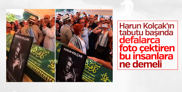 Harun Kolçak'ın tabutu başında selfie