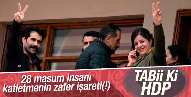 Ankara saldırısı için zafer işareti yapan HDP'liler