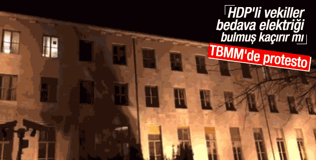HDP'li vekillerin Meclis'te ışık söndürme eylemi