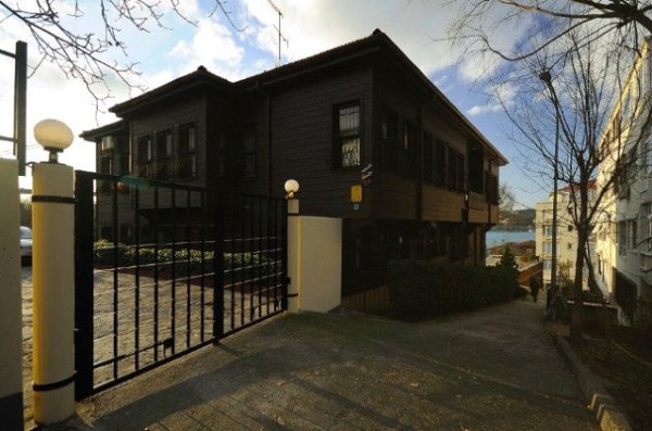 Sezen Aksu, Mehmet Akif Ersoy'un evini sattı