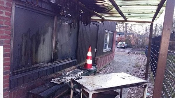 Hollanda'da camiyi ateşe verdiler