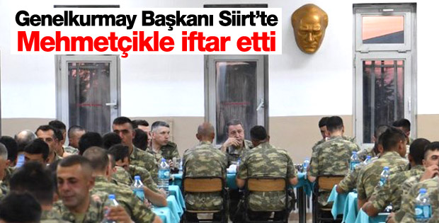 Hulusi Akar kuvvet komutanlarıyla Siirt'te iftar yaptı