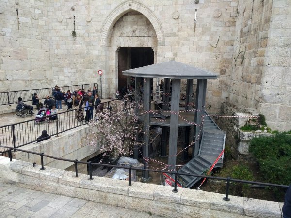 İsrail Mescid-i Aksa'nın girişine gözetleme kulesi inşa etti