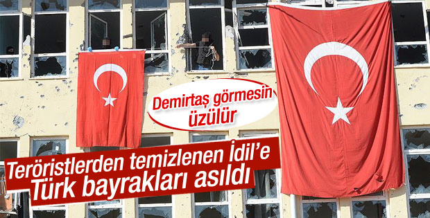 Teröristlerin kullandığı binalara Türk bayrağı asıldı