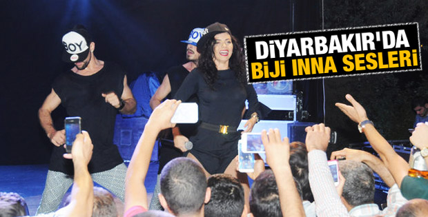 İnna Diyarbakır'da sahne aldı