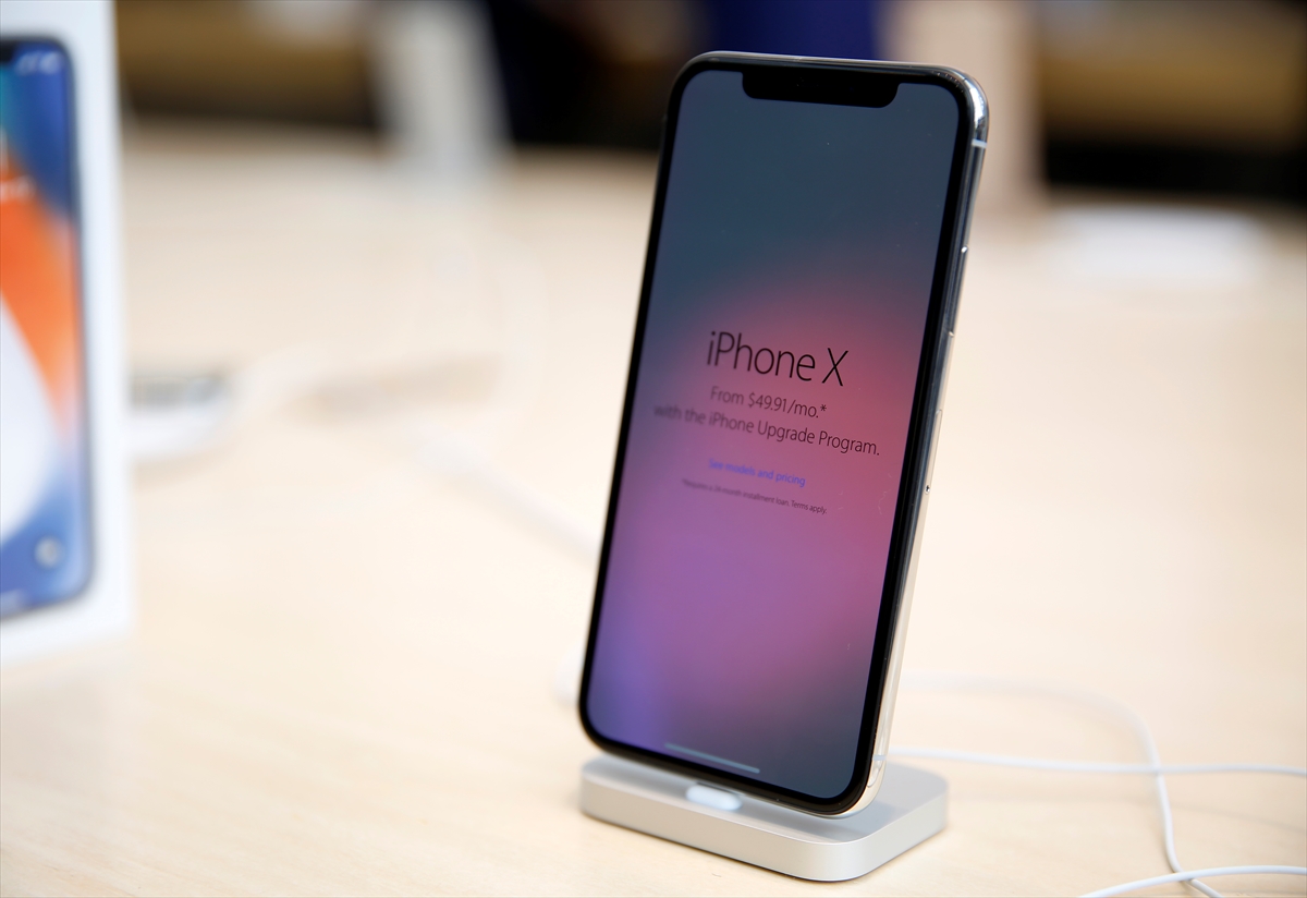 Apple'ın yeni iPhone'ları elde kaldı