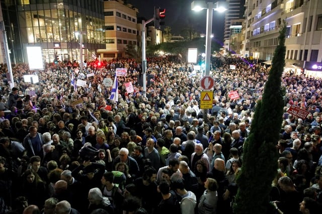 İsrail'de binlerce kişiden Netanyahu protestosu