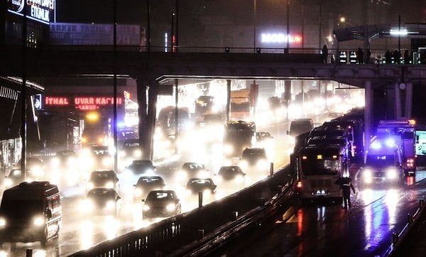 Tatil dönüşü İstanbul'da trafik yoğunluğu arttı
