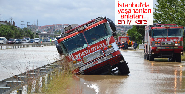 İstanbul'daki sağanak itfaiye aracını bile etkiledi