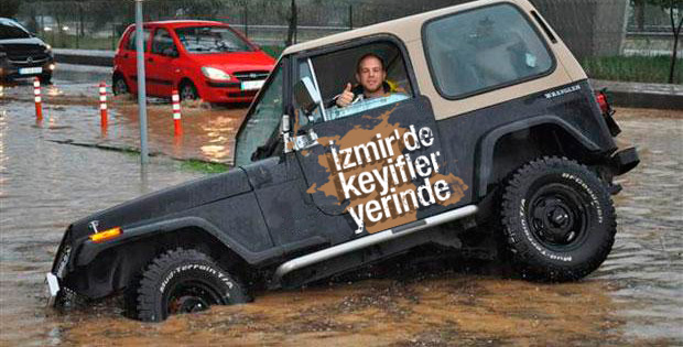 İzmir'i yağmur ve fırtına vurdu