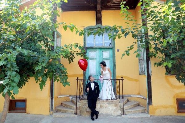 Fotoğrafları özensiz bulan çift tazminat davası açtı