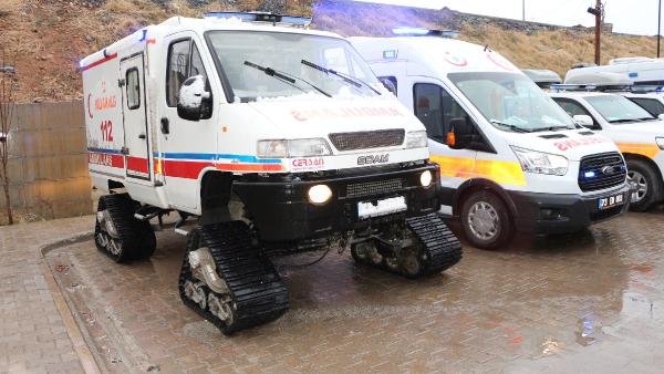 Şırnak'ta tam donanımlı paletli ambulanslar kışa hazır