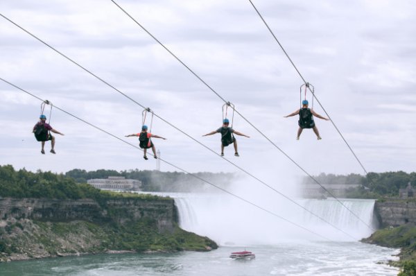 Heyecan verici bir zipline rotası: Niagara Şelaleleri #3