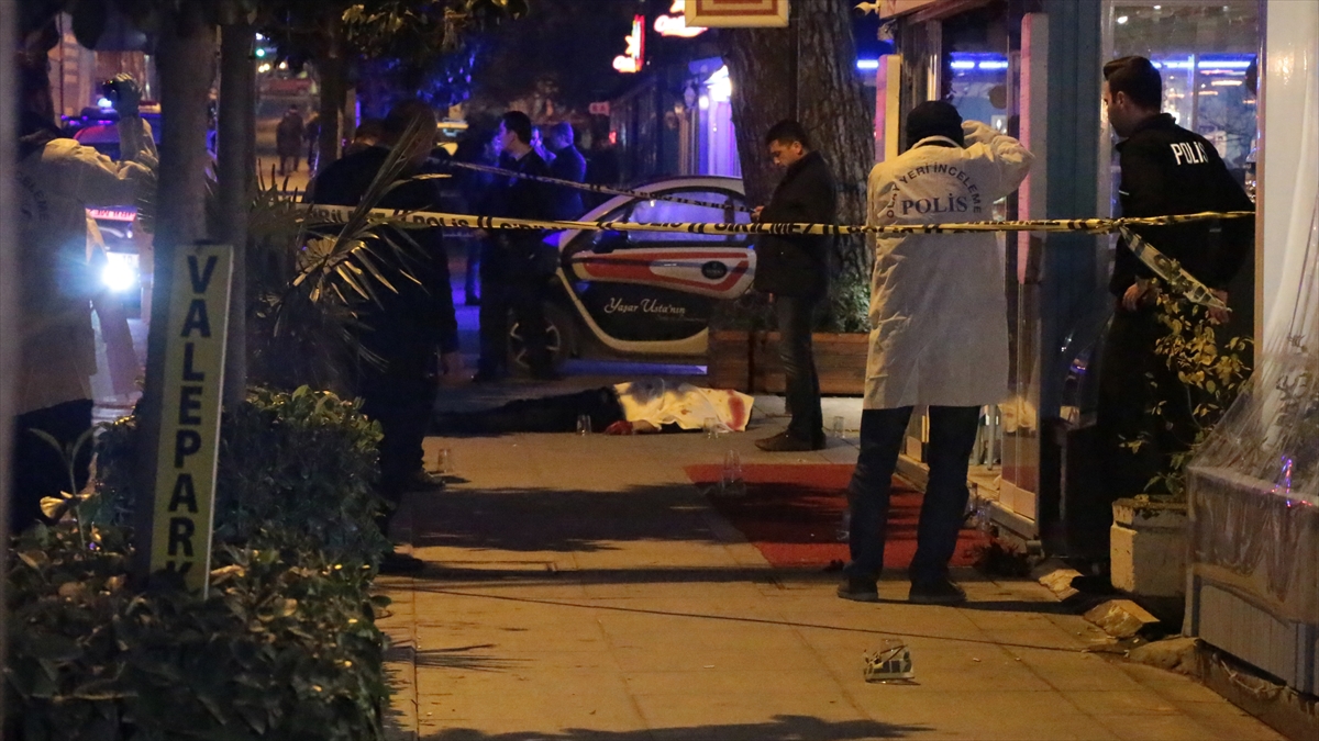 Kadıköy'de silahlı kavga: 2 ölü