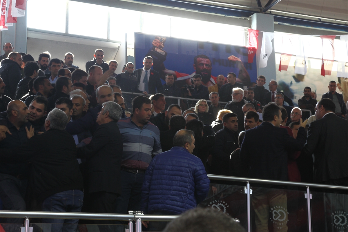 CHP kongresinde yumruklar konuştu