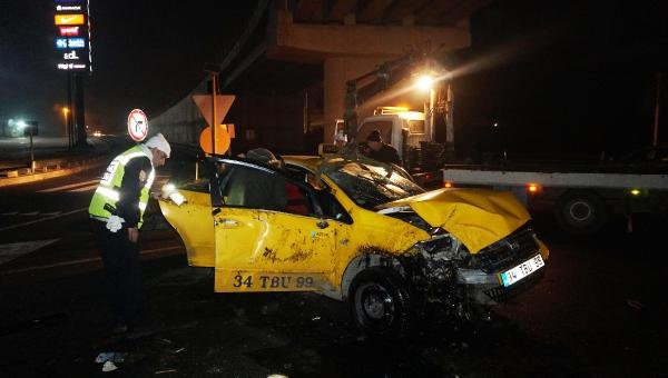 Edirne'de kaçakları taşıyan taksi kaza yaptı