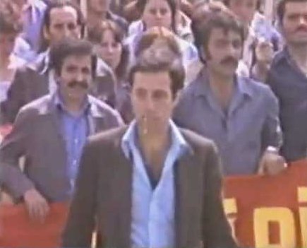 Kemal Sunal Koseyi Donen Adam 1 Mayis Sahnesi Izle