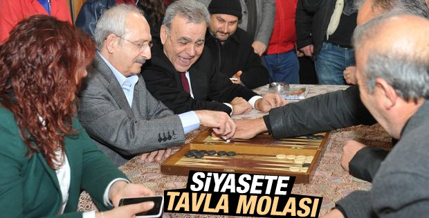 Kılıçdaroğlu İzmir yolunda tavla oynadı