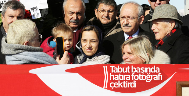 Kılıçdaroğlu cenaze namazından önce fotoğraf çektirdi