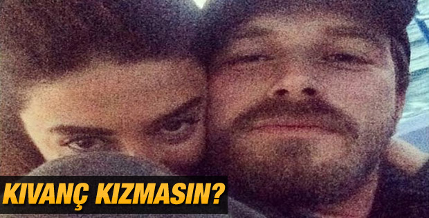 Kıvanç Tatlıtuğ'dan aşk selfie'si
