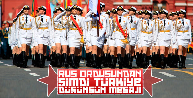 Kızıl Meydan'da askeri geçit töreni