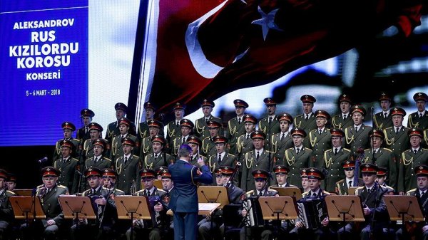 Rus Kızıl Ordu Korosu İstanbul'da konser verdi