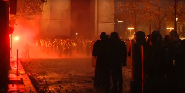 Fransa'da şiddet olayları tavan yaptı