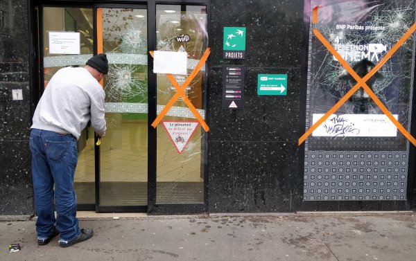 Paris'te ATM'lerde yağma ve saldırı önlemleri alındı