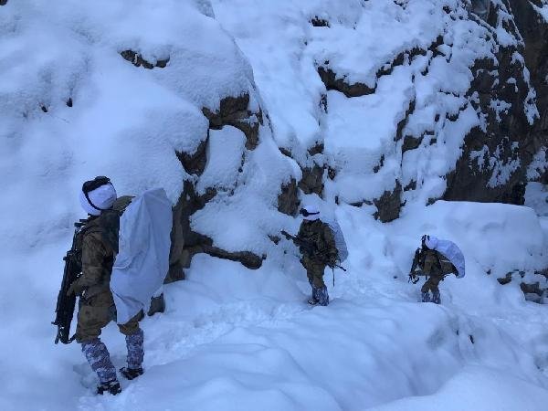 Van'da PKK'nın kış üslenmesine operasyon