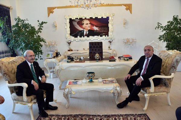 CHP'li Çat Belediye Başkanı'nın şaşaalı odası