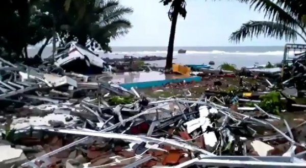 Endonezya'da tsunami: 62 ölü, 584 yaralı
