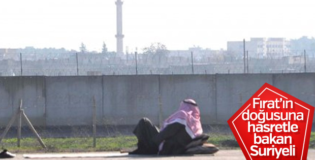 Suriyeliler sıfır noktasında vatan hasretini gideriyor