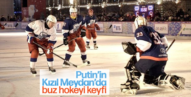Putin ve Şoygu, Kızıl Meydan’da buz hokeyi oynadı