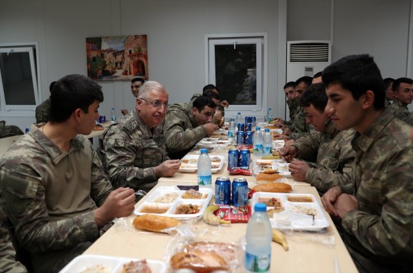 Bakan Akar ve komutanlar Süleyman Şah Türbesi'nde