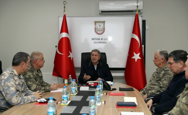 Bakan Akar ve komutanlar Süleyman Şah Türbesi'nde