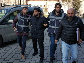 Yasa Disi Muayenehane Acan Doktorlar Gozaltina Alindi