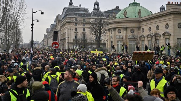 Fransa'da Sarı Yelekliler sekizinci kez sokaklarda