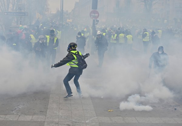 Fransa'da Sarı Yelekliler sekizinci kez sokaklarda