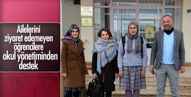 Öğrencileri evlerinde velileriyle buluşturuyorlar