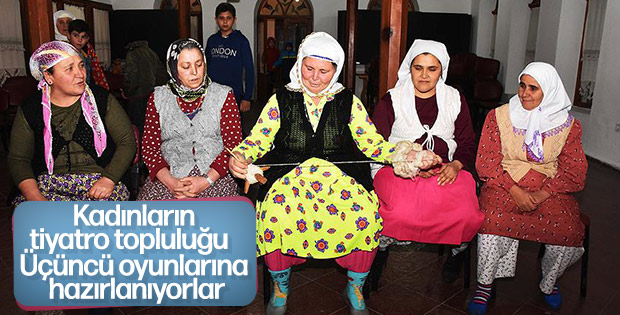 Tiyatro topluluğu kuran köylü kadınlar, sahneyi sevdi