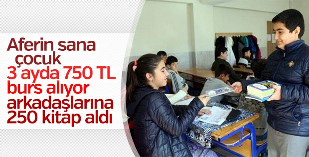 Öğrenci, kazandığı bursla arkadaşlarına 250 kitap aldı