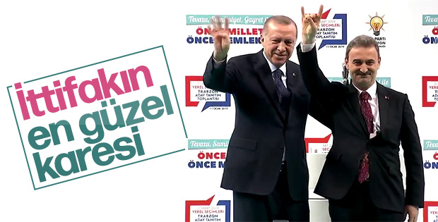 Cumhur İttifakı adayı, Erdoğan'ın yanında bozkurt yaptı