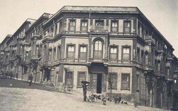 Osmanlı’nın ilk toplu konutu: Akaretler-Sıra Evler