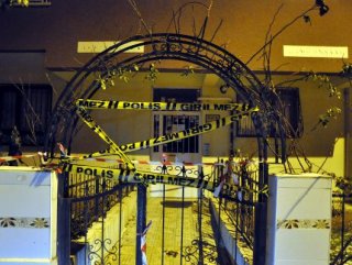 Başkentte toprak kayması 2 apartman tahliye edildi Başkentte toprak kayması 2 apartman tahliye edildi