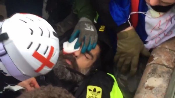 Sarı Yelekliler'in lideri plastik mermiyle gözünden oldu