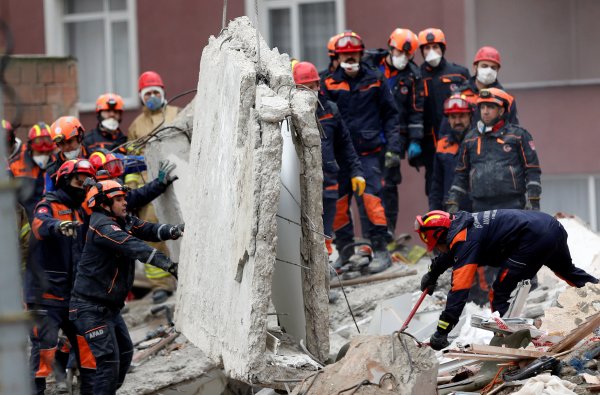 Soylu: Kartal'daki çöken binada ölü sayısı 11 oldu