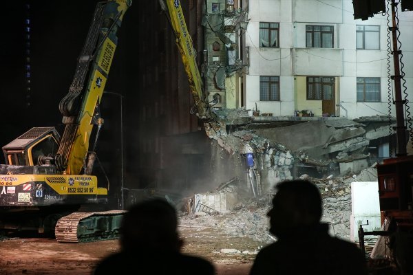 Boşaltılan binanın sakini: Bombanın üzerinde oturmuşuz